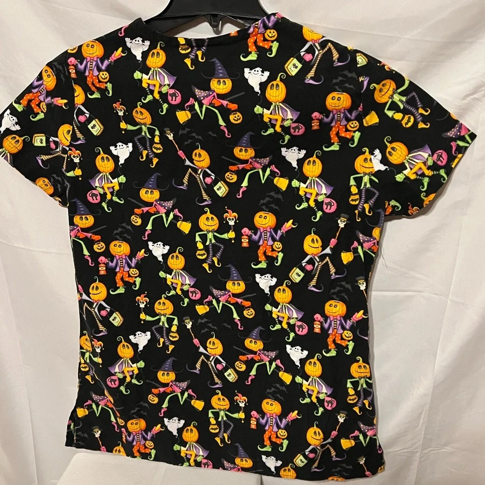 Sz M Halloween Ghost Pumpkin Trick or Treaters scrub top - Picture 9 of 12